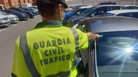 Imputados dos conductores en Navarra por falsificar la pegatina de la ITV