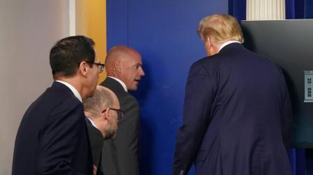 Trump abandona una rueda de prensa tras un tiroteo cerca de la Casa Blanca