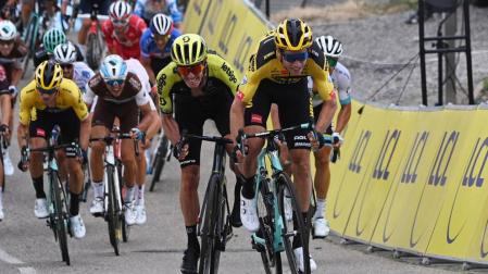 Van Aert sigue inspirado y es el primer líder del Dauphiné