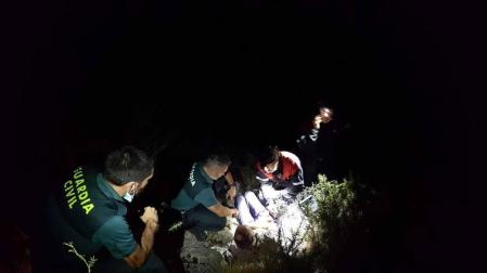 Herido al despeñarse con su tractor por una ladera en Ziga