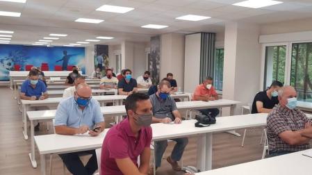 Los representantes de veintiún de los veintidós equipos de la Tercera División se reunieron ayer en la sede de la Federación Navarra de Fútbol.