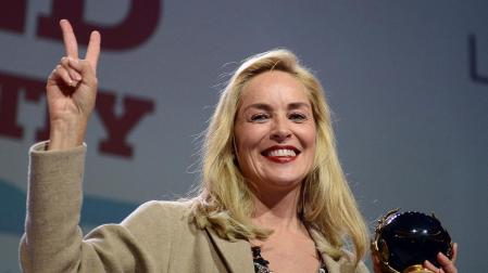 Sharon Stone, galardonada por su lucha contra el sida