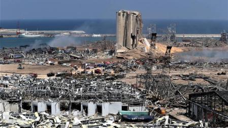 Vista de la zona del puerto de Beirut tras la explosión del pasado 4 de agosto, producida por una carga de nitrato de amonio.