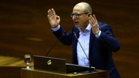 El consejero Gimeno coloca a su cuñada en su gabinete de Educación