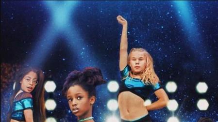 Netflix pide perdón por sexualizar a unas niñas en el cartel de una película