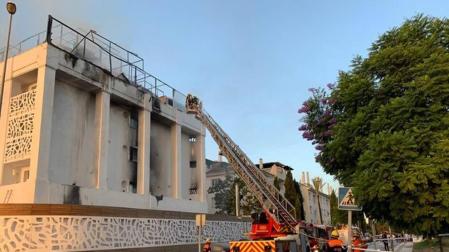 Un fallecido y nueve heridos en el incendio de un hotel en Marbella