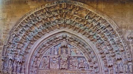 Arquivoltas de la portada de Santa María de Olite. De la piedra a la vid.