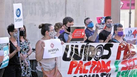 Docentes y familias piden grupos con menos alumnos y más personal
