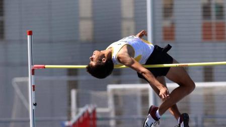 La segunda jornada del campeonato navarro absoluto de atletismo se disputó este domingoen las pistas de Larrabide. Las diferentes pruebas tuvieron que disputarse a puerta cerrada debido a las medidas de seguridad por la pandemia del coronavirus. Con esta jornada se ha puesto fin al campeonato navarro absoluto de atletismo.