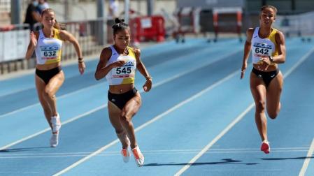 La segunda jornada del campeonato navarro absoluto de atletismo se disputó este domingoen las pistas de Larrabide. Las diferentes pruebas tuvieron que disputarse a puerta cerrada debido a las medidas de seguridad por la pandemia del coronavirus. Con esta jornada se ha puesto fin al campeonato navarro absoluto de atletismo.