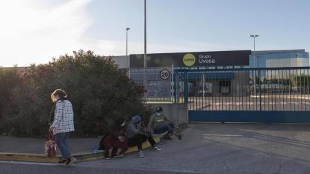 Entrada a la planta procesadora de UVESA en Tudela.