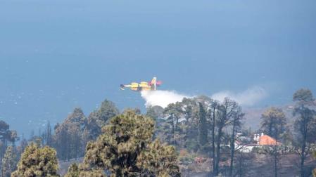 El incendio de La Palma se mantiene estable tras los trabajos de la noche