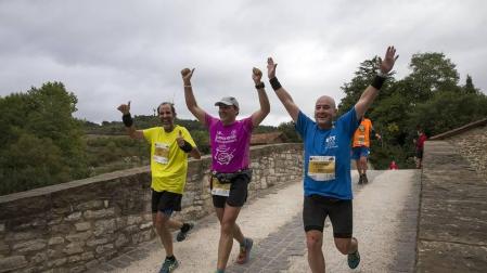 El australiano Andrew McLeod (1h 14' 26”) y la guipuzcoana Begoña Julián Fuentes (1h 39' 46”), han sido los vencedores de la Roncesvalles-Zubiri 2019, en la que han llegado a meta 639 corredores. 129 de ellos, mujeres.