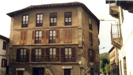 El paseo de la fama por las casas ilustres de Bera