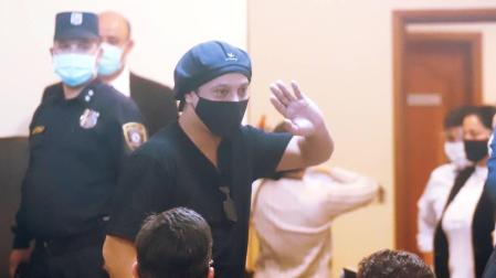Ronaldinho obtiene permiso judicial para regresar a Brasil