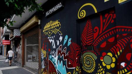 La discoteca Kilimanjaro de Vitoria ha sido clausurada de manera preventiva mientras el Departamento vasco de Salud investiga si hay un foco de contagio.