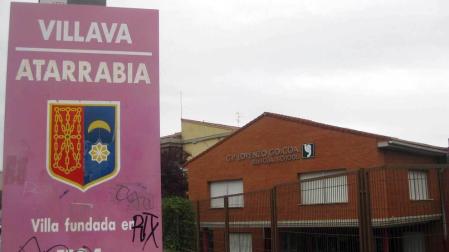 Exterior del colegio Lorenzo Goicoa en Villava.