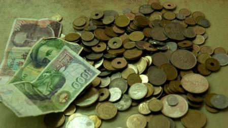 Los españoles aún tienen 1.671 millones de euros en pesetas
