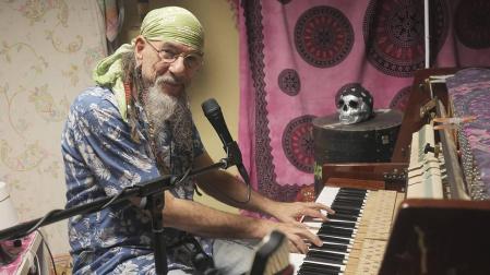 El Drogas presenta 'Solo quiero brujas...' con un doble concierto