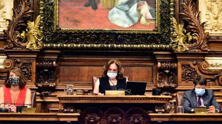 El Ayuntamiento retira la medalla al rey Juan Carlos y reprueba al Gobierno