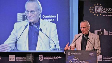 El exministro de Industria y Asuntos Exteriores, Josep  Piqué, ayer en la Ciudadela de Pamplona.