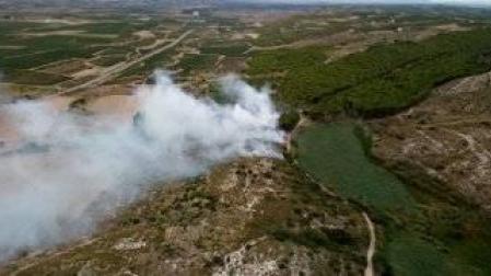 Arden dos hectáreas de matorral en Funes