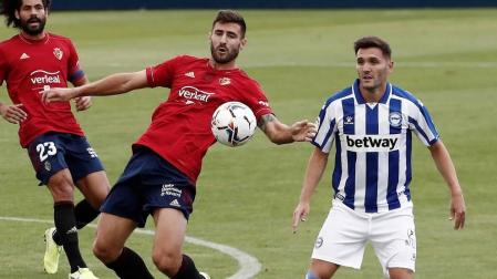 Fotos del partido amistoso de pretemporada en el que Osasuna ha ganado al Alavés por 2-1. El argentino Chimy Ávila ha sido titular en el equipo navarro tras varios meses en dique seco por una lesión.