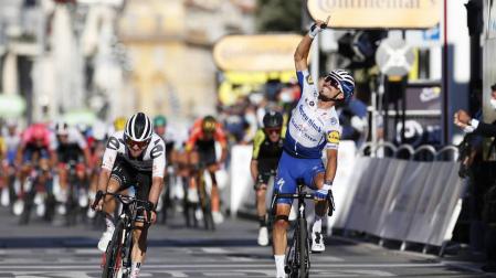 El francés Julian Alaphilippe, etapa y liderato del Tour
