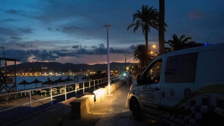 El Govern balear ha prohíbe el acceso a las playas durante la noche para evitar fiestas y botellones