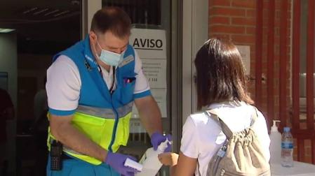 La curva de contagios se dispara con 23 mil nuevos casos y 83 fallecidos