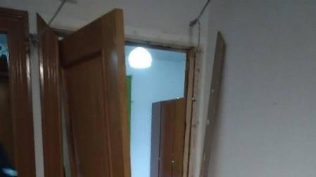 El agresor destrozó varias dependencias de la casa