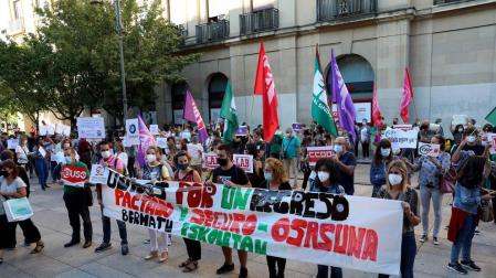 Sindicatos y asociaciones reclaman en Pamplona una vuelta segura a las aulas
