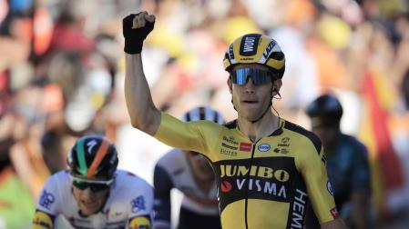 Van Aert se impone al sprint en una etapa sin pelea