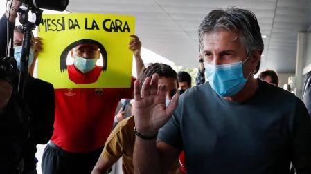 Jorge Messi, a su llegada al aeropuerto de El Prat.