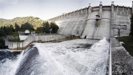 Eugi desembalsa 130.000 m3 del fondo para mejorar la calidad del agua suministrada