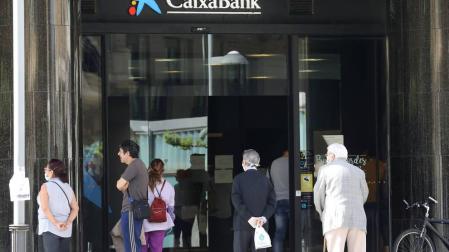 La fusión de Caixabank y Bankia tendría un bajo impacto en la red financiera de Navarra