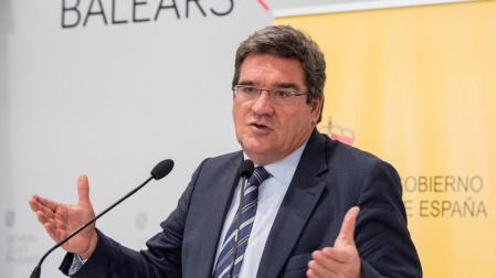 El Gobierno cambiará las bajas para que cubran a padres de hijos en cuarentena