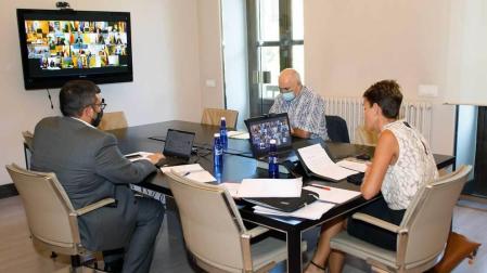 La Presidenta de Navarra demanda medidas extraordinarias que favorezcan la conciliación laboral y familiar ante la actual situación de la pandemia