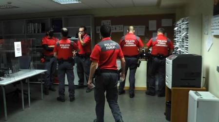 Diario de Navarra acompaña a dos patrullas de la Policía Foral durante una noche