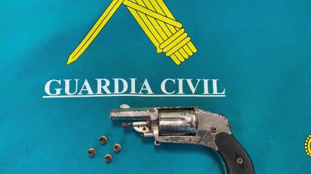 Revolver del calibre 22 encontrado a un vecino de Villava, que no tenía licencia de armas