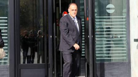 El presidente de la LFP, Javier Tebas, sale del juzgado.