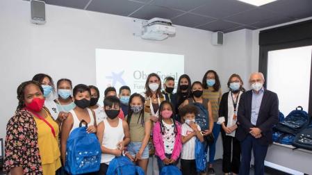 La Caixa entrega 263 kits de material a escolares navarros en riesgo de pobreza