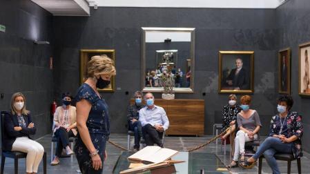 Arantxa Izurdiaga toma posesión como parlamentaria en sustitución de Miren Aranoa