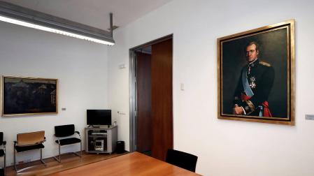 El Parlamento foral aprueba retirar un retrato del rey emérito