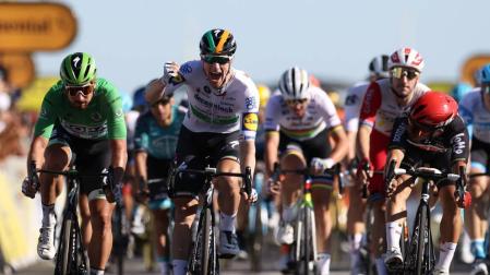 El irlandés Sam Bennett se impone en el esprint de la isla de Ré