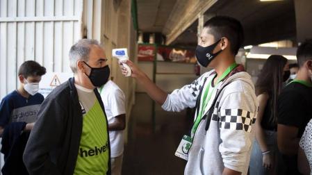 Seis meses y medio después, volvió el balonmano a Anaitasuna. Eso sí, fue un reencuentro extraño, frío y marcado por el riguroso protocolo de seguridad
