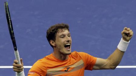 Carreño Busta celebra su victoria ante Shapovalov.