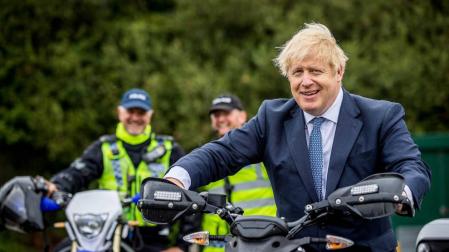 Boris Johnson, en una visita a una comisaría de North Yorkshire.