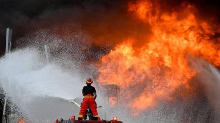 Nuevo incendio en el puerto de Beirut un mes después de la explosión