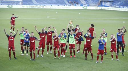 Los jugadores de Osasuna celebran la victoria por 0-1 en Mendizorroza el pasado 24 de junio.